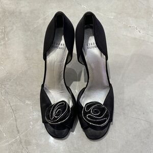 STUART WEITZMAN
Satin Floral Print D'Orsay Pumps